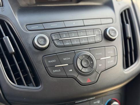 Used 2018 Ford Focus SE FWD image 17