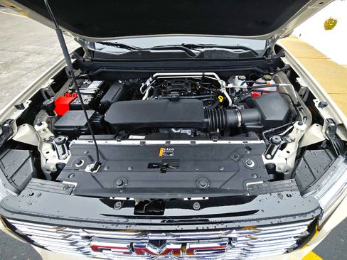 New 2026 GMC Canyon Denali image 3