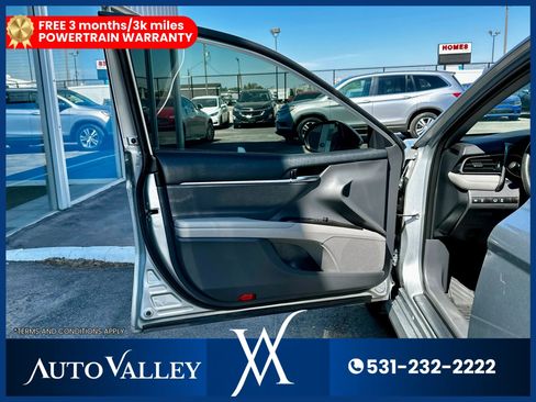 Used 2021 Toyota Camry LE image 11