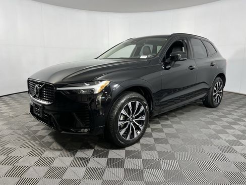 Used 2025 Volvo XC60 B5 Plus image 3