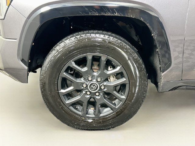Used 2022 Toyota Tundra Platinum w/ Advanced Package AWD/4WD image 37