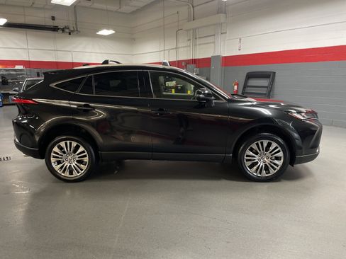 Certified 2022 Toyota Venza XLE image 11