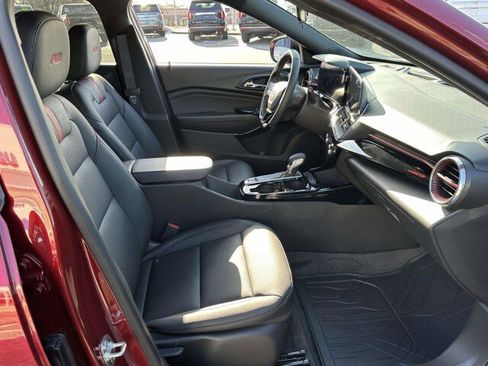 Used 2025 Chevrolet Trax RS image 9