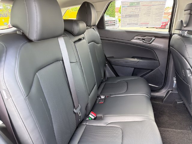 Certified 2026 Kia Sportage EX w/ EX Panorama Roof Package FWD image 23