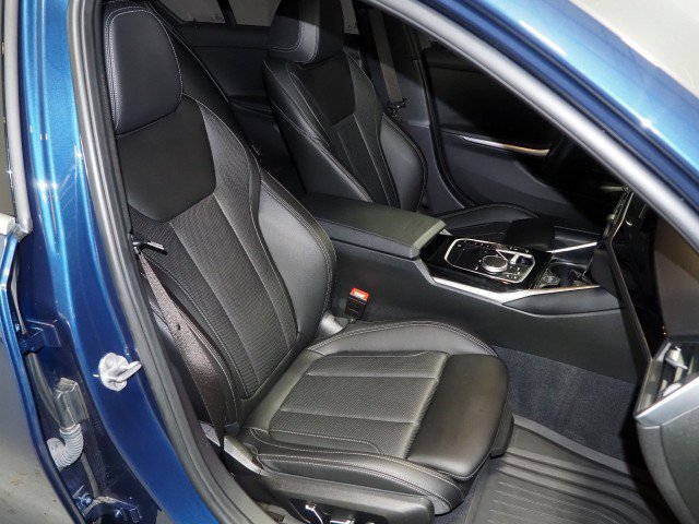 Used 2024 BMW 330i Sedan w/ Premium Package RWD image 2