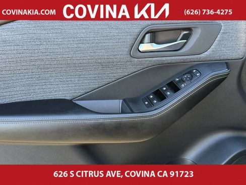 Used 2023 Nissan Rogue SV image 12