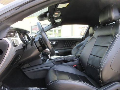 Used 2021 Ford Mustang Premium image 22