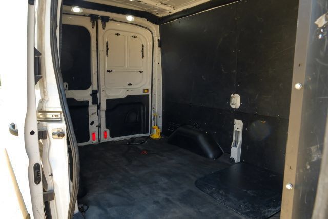 Used 2018 Ford Transit 250 130 Medium Roof RWD image 39