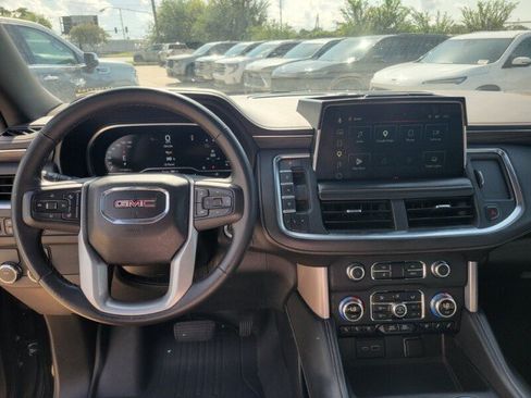 Used 2023 GMC Yukon XL SLT w/ SLT Premium Package RWD image 17