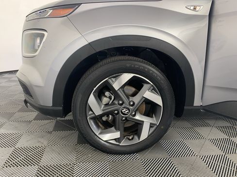 Used 2024 Hyundai Venue SEL FWD image 11