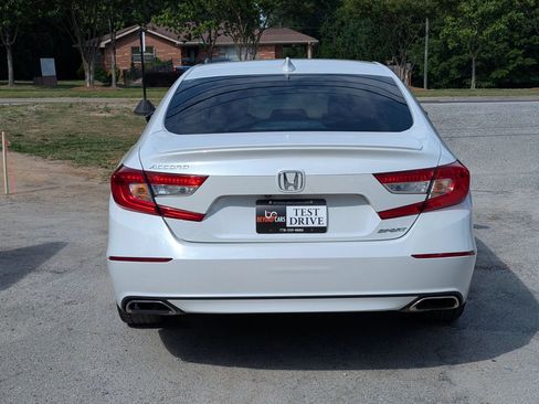 Used 2018 Honda Accord Sport image 5