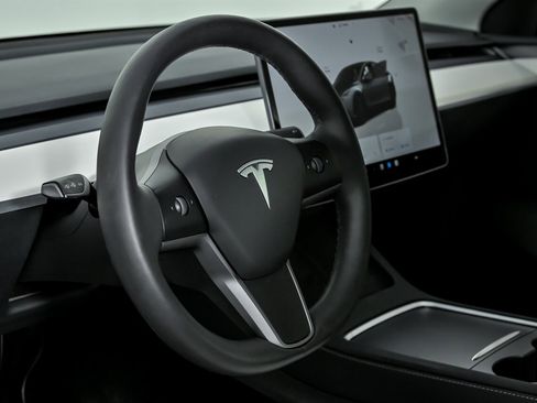 Used 2023 Tesla Model Y Performance image 24