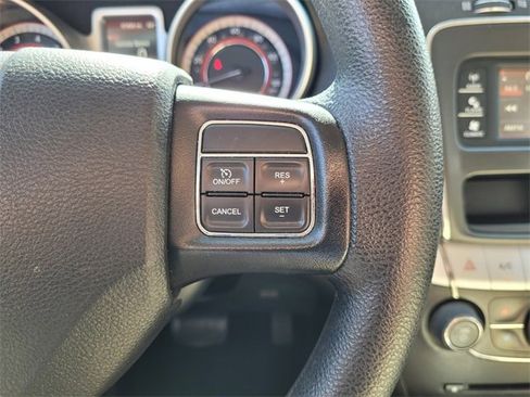 Certified 2018 Dodge Journey SE image 30