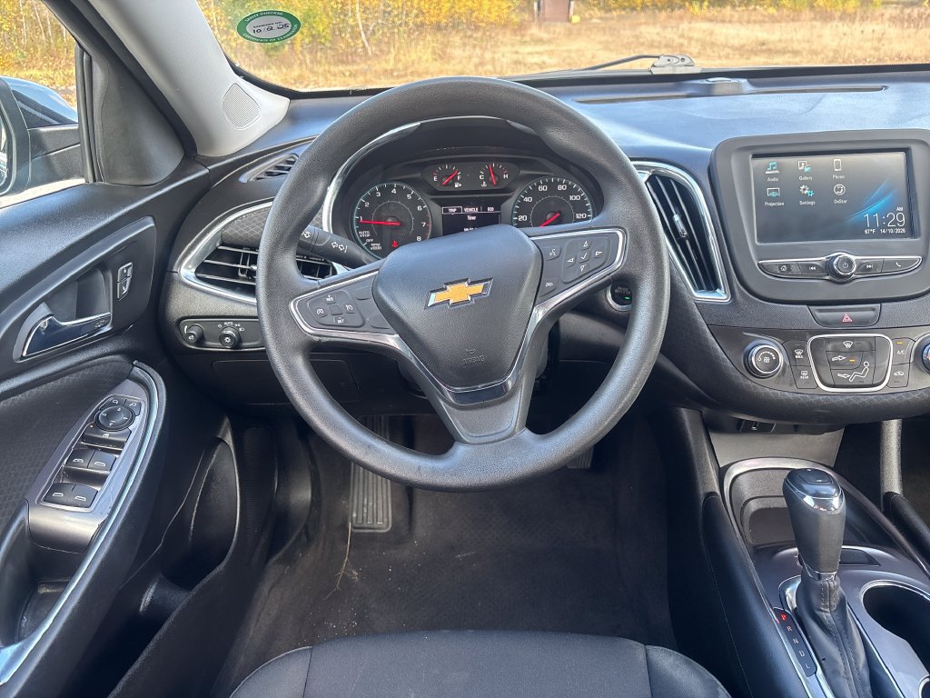 Used 2018 Chevrolet Malibu LT FWD image 13