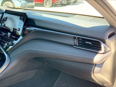 Used 2024 Toyota Camry SE w/ Convenience Package image 17