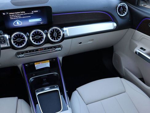 New 2025 Mercedes-Benz GLB 250 image 28