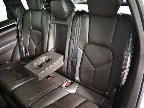 Used 2017 Porsche Cayenne Platinum Edition image 21