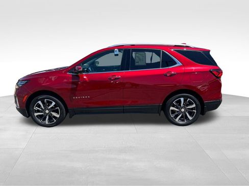 Used 2023 Chevrolet Equinox Premier AWD/4WD image 2
