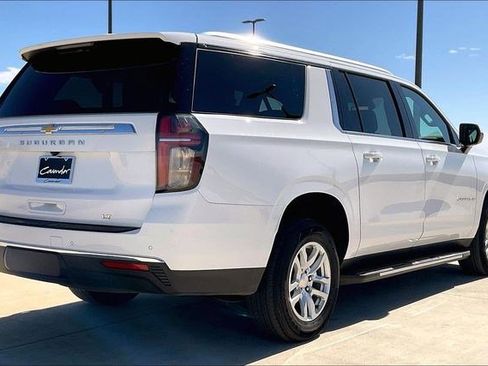 Used 2024 Chevrolet Suburban LT image 2