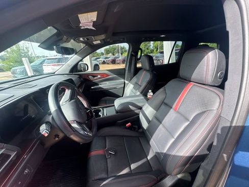 Used 2025 Chevrolet Traverse RS w/ LPO, Floor Liner Package FWD image 6