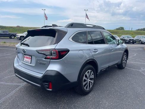 Used 2022 Subaru Outback Premium AWD/4WD image 3