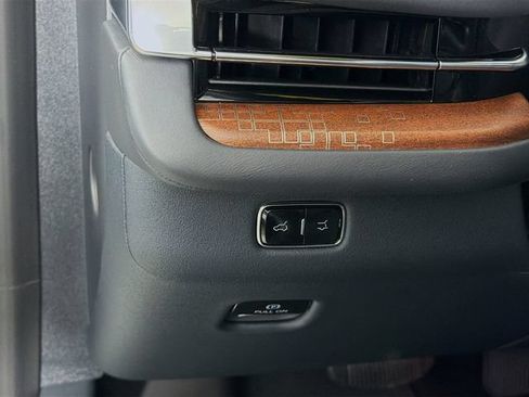 Certified 2025 Lincoln Navigator Black Label AWD/4WD image 12