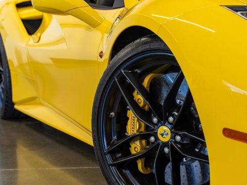 Used 2018 Ferrari 488 Spider image 32