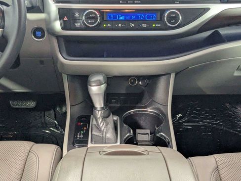 Used 2016 Toyota Highlander Limited FWD image 42