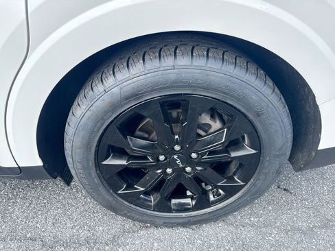 Used 2023 Kia Carnival SX Prestige image 10