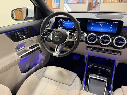 Used 2025 Mercedes-Benz GLB 250 image 9