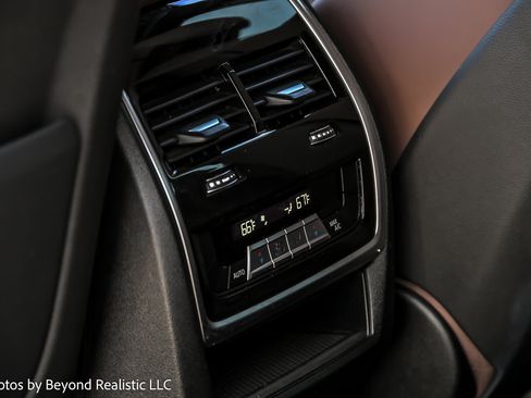 Used 2022 BMW X6 xDrive40i w/ Premium Package image 29