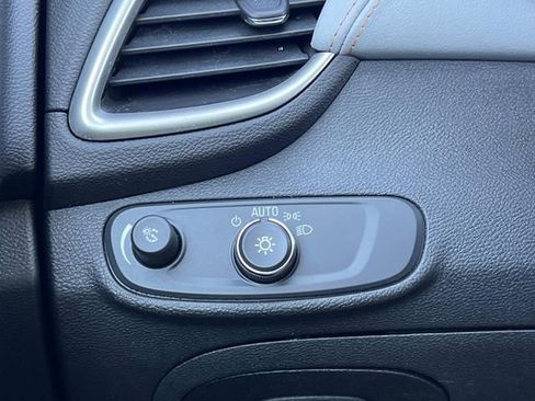 Used 2020 Chevrolet Trax LT w/ LT Convenience Package image 29