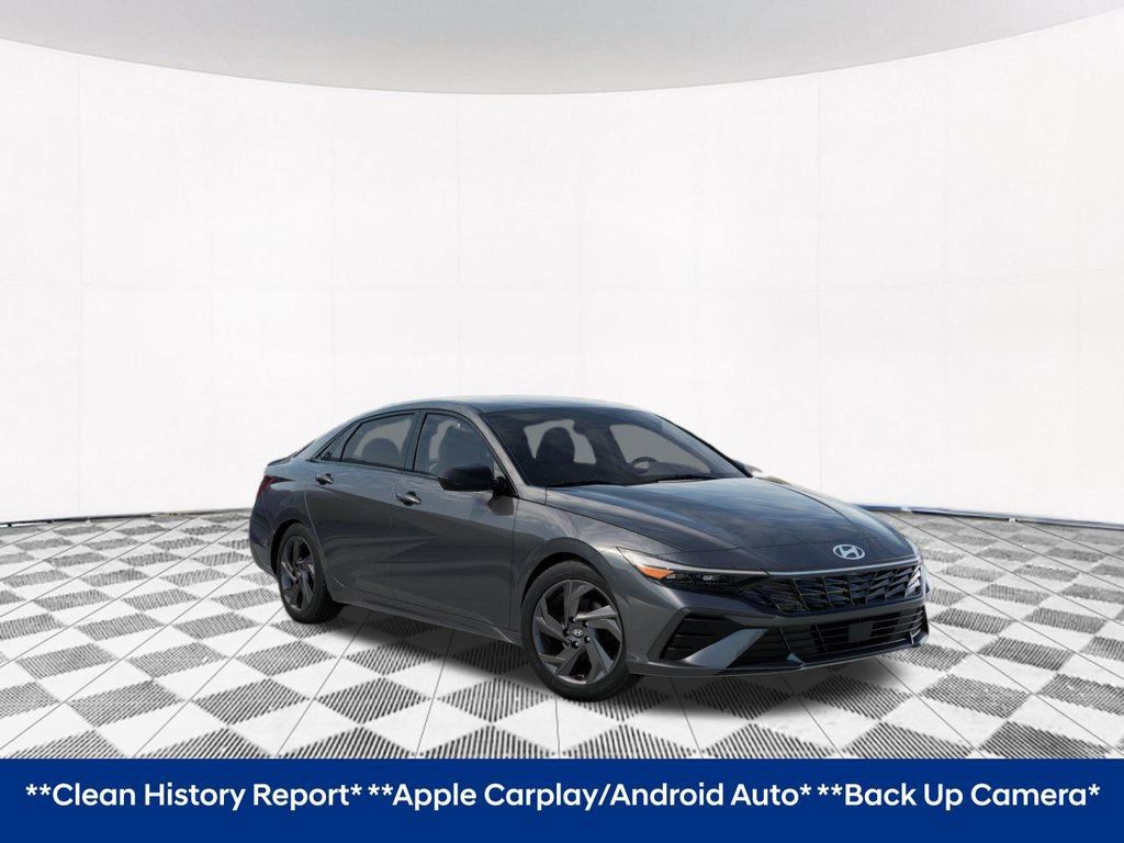Used 2026 Hyundai Elantra Sport FWD image 2