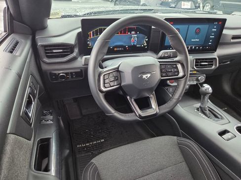 Used 2025 Ford Mustang Coupe image 6