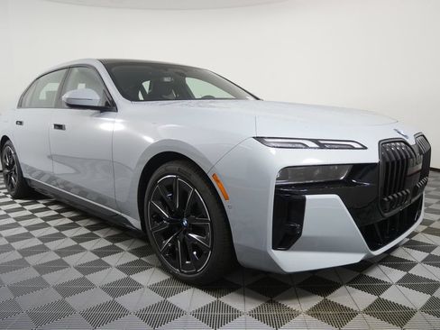 Used 2026 BMW i7 eDrive50 w/ M Sport Package RWD image 7