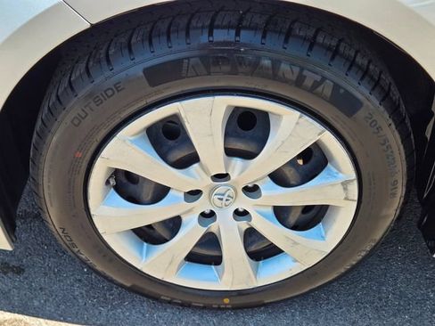 Used 2020 Toyota Corolla LE FWD image 12