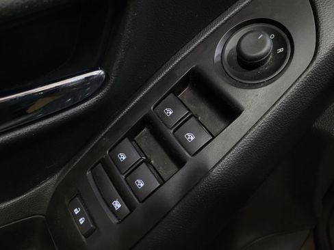 Used 2021 Chevrolet Trax LS AWD/4WD image 27