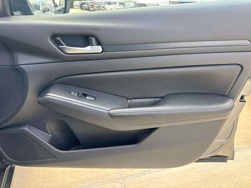 Used 2025 Nissan Altima 2.5 SV image 19