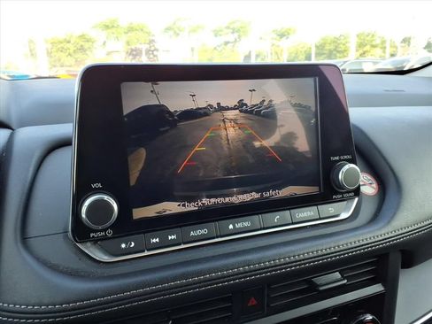 Used 2024 Nissan Rogue S FWD image 19