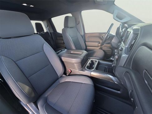 Used 2021 Chevrolet Silverado 1500 LT Trail Boss image 3