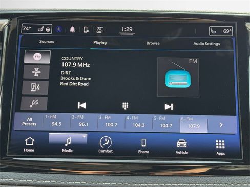 Certified 2022 Chrysler Pacifica Touring-L w/ S Appearance Package image 17