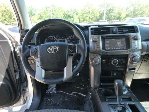 Used 2016 Toyota 4Runner SR5 AWD/4WD image 13