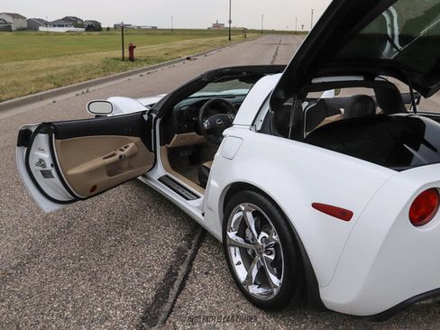 Used 2011 Chevrolet Corvette Grand Sport w/ Preferred Equipment Group RWD image 53