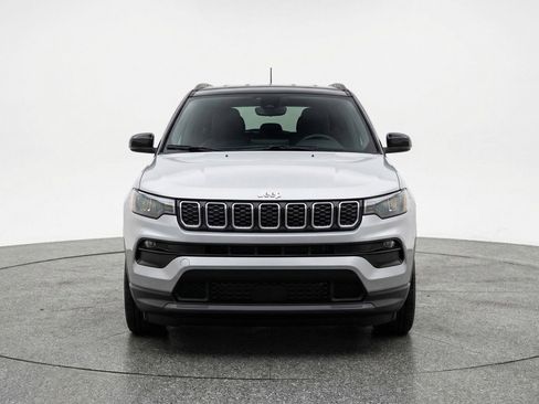 Used 2025 Jeep Compass Limited image 2