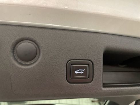 Used 2021 Chevrolet Equinox LT image 38