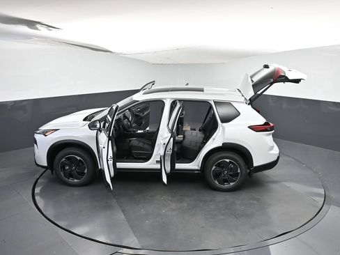 Used 2026 Nissan Rogue SV w/ SV Premium Package AWD/4WD image 26