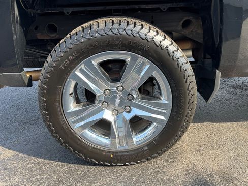 Used 2019 Chevrolet Silverado 1500 Custom w/ Custom Convenience Package AWD/4WD image 10