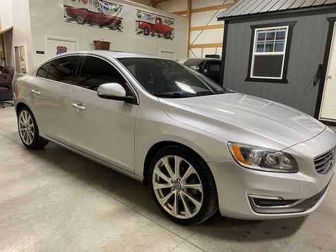 Used 2018 Volvo S60 T5 Inscription image 3