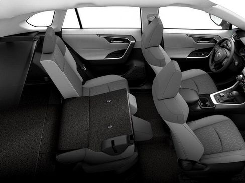 New 2025 Toyota RAV4 XLE image 39