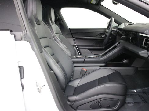 Used 2025 Porsche Taycan image 29